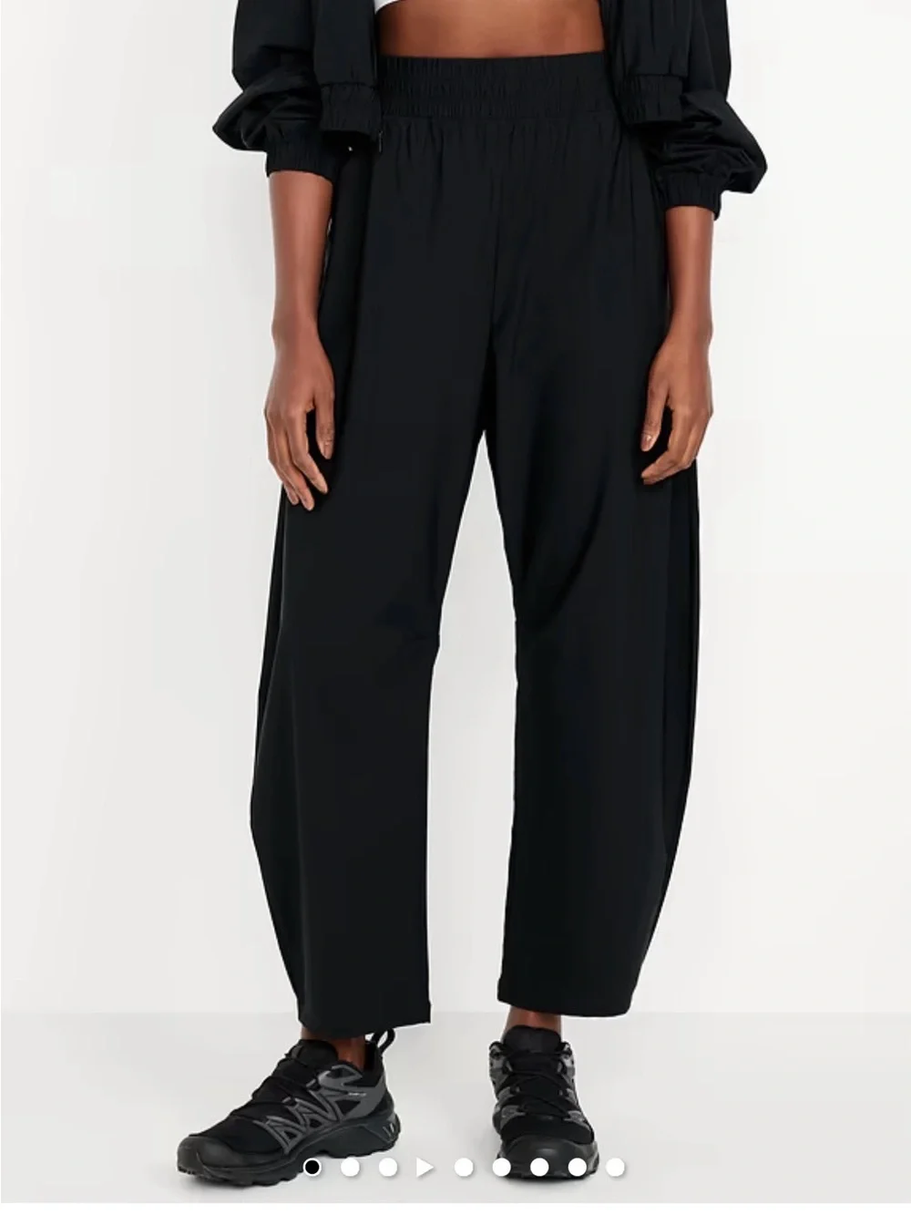 Like New Old Navy SleekTech Barrel Leg Pants in Black Size Small - Picture 1 of 5